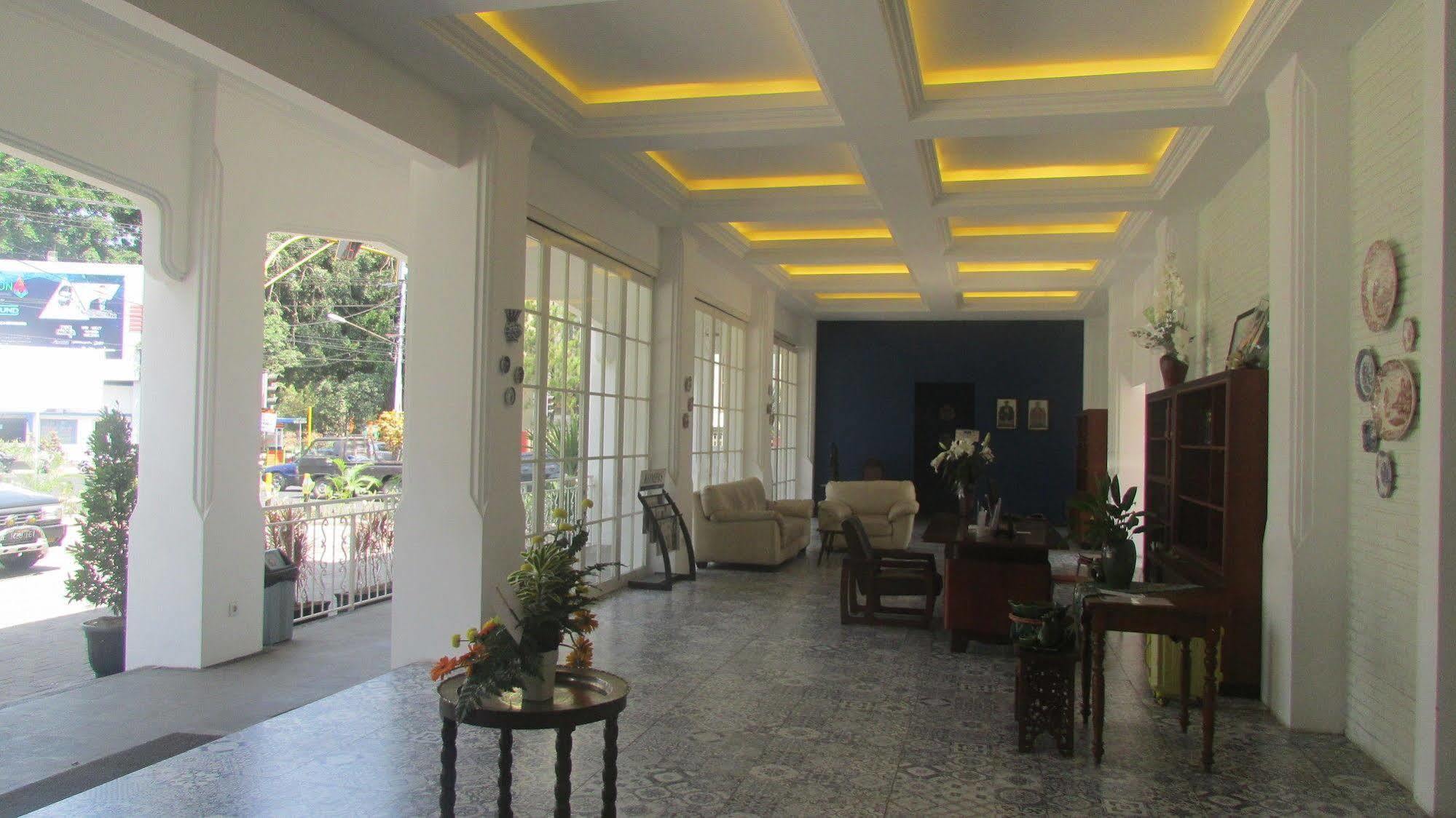 Riche Heritage Hotel Malang Ngoại thất bức ảnh