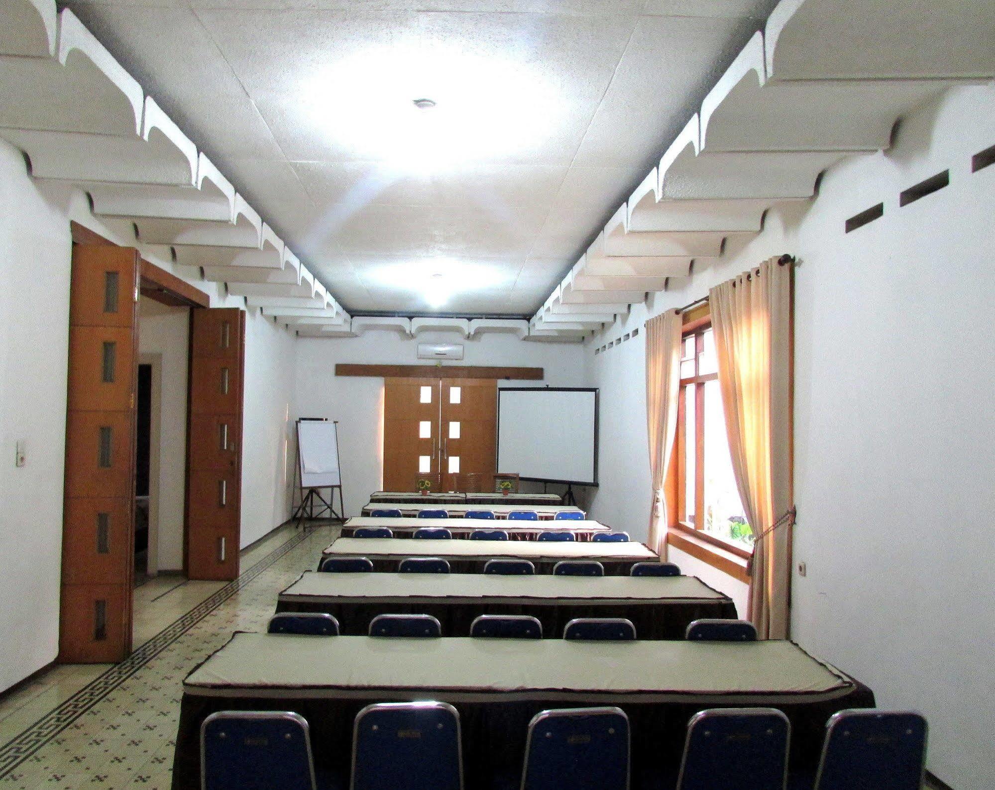 Riche Heritage Hotel Malang Ngoại thất bức ảnh